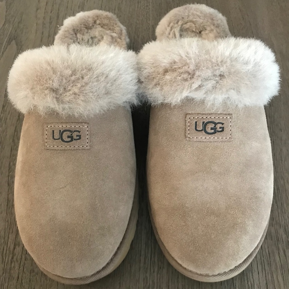 Ugg fur slide